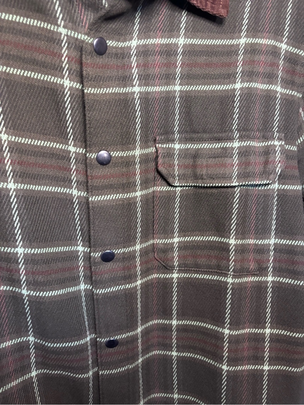 Oakley Mens cozy bear flannel 2.0 Green Plaid Snap-Front with Brown Collar - Picture 3 of 6